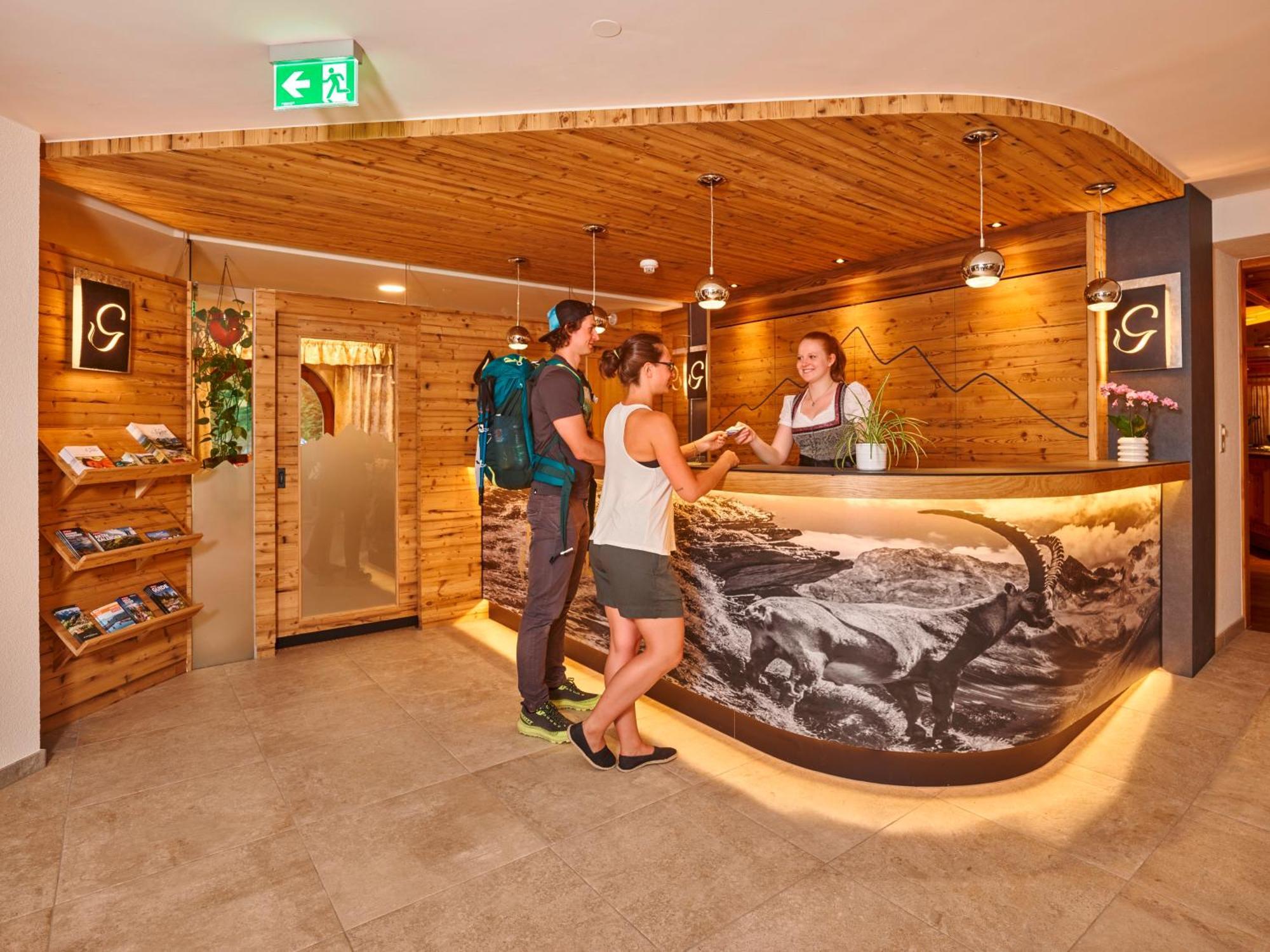 Hotel Gundolf Санкт Леонард им Пицтал Екстериор снимка