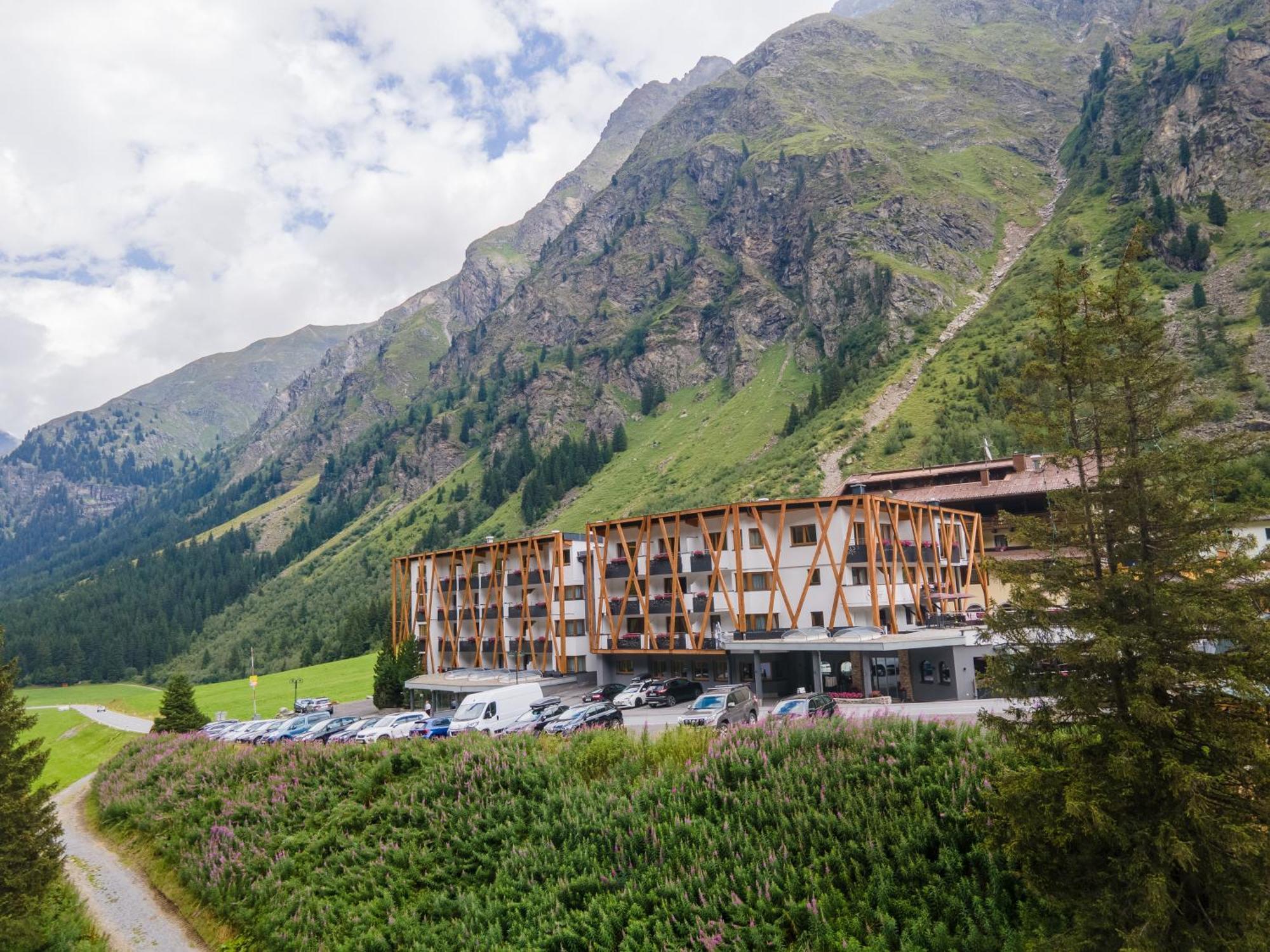 Hotel Gundolf Санкт Леонард им Пицтал Екстериор снимка